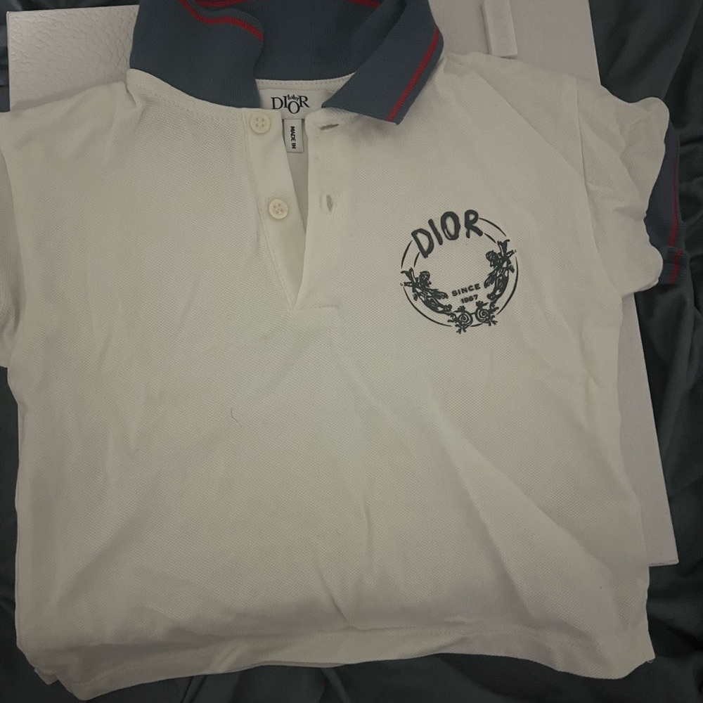 6 months , only wore once , no stains , shirt will come with tag and box